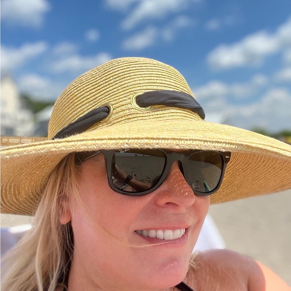 Meet your Posher, Rhonda - Picture 1 of 1